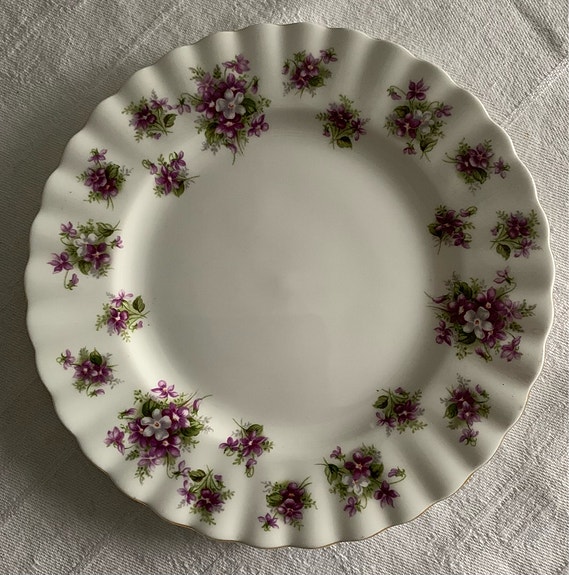 Royal Albert Sweet violets kakkulautaset
