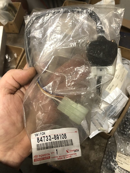 Toyota Hilux/4Runner Puhaltimen Katkaisija 84-87