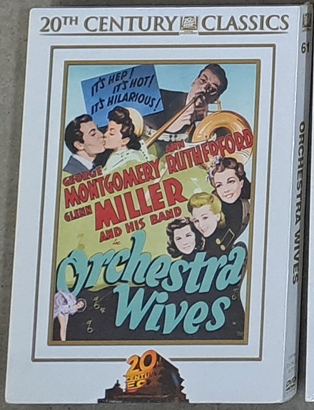 Orchestra wives / vaarallisia vaimoja kiertueella
