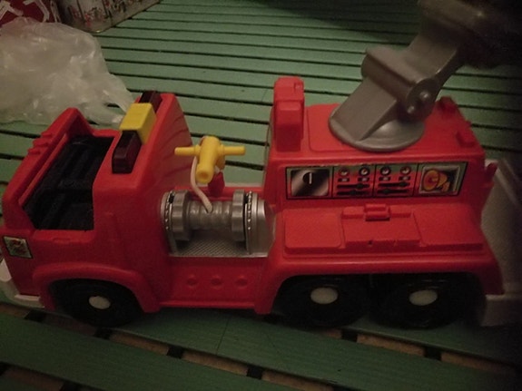 Fisher -price (2007 Paloauto punainen pit n.24 cm
