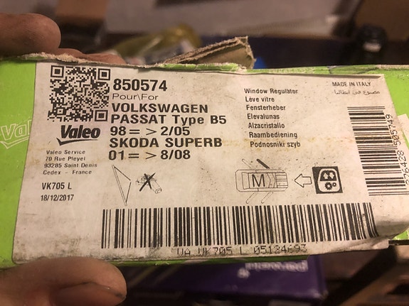 VW Passat/Skoda Superb Vas. Etu Lasinnostin 97-08