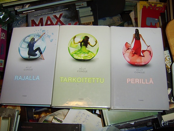 Ally Condie - Tarkoitettu -trilogia