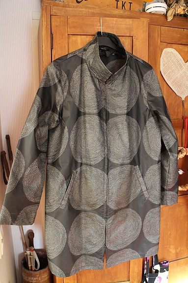 Marimekko Pippurikerä sadetakki. M