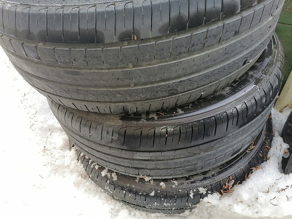 3kpl. Pirelli 235/60-17 Kesärenkaat