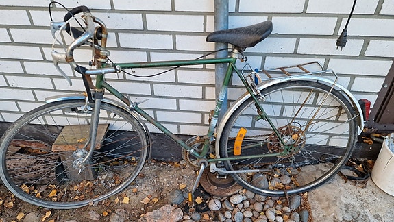2 kpl Tunturin 10 vaihteisia retkipyöriä