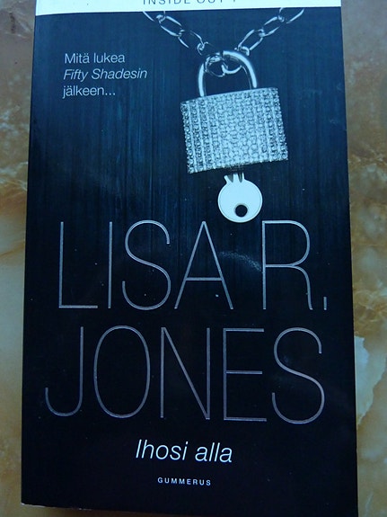 Ihosi alla. Lisa R. Jones