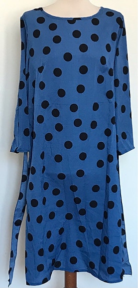 Uusi sininen polka dot mekko