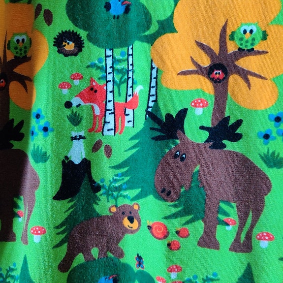 JNY Design metsäaiheinen mekko, koko 134 cm