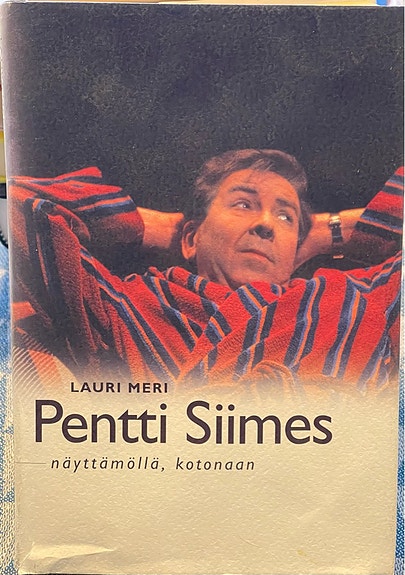 Pentti Siimes : näyttämöllä, kotonaan Lauri Meri