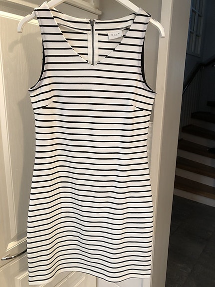 Vila hihaton mekko ja Merlyn bolero