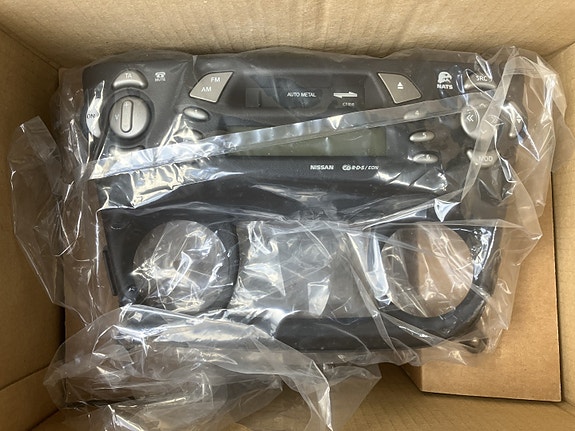Nissan Almera N16 Alkuperäinen Radio 00-03 Uusi