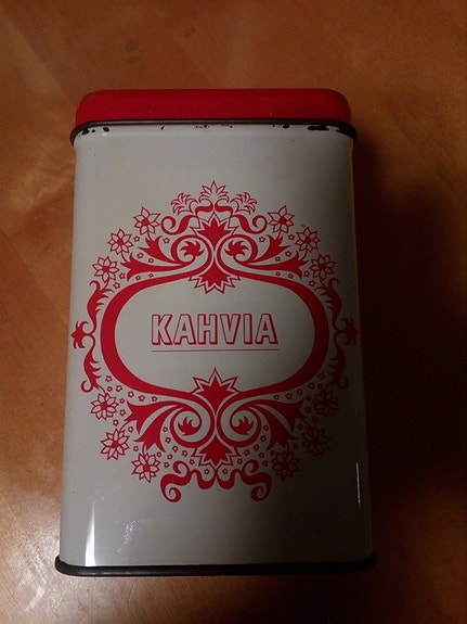 Kahvia peltipurkki