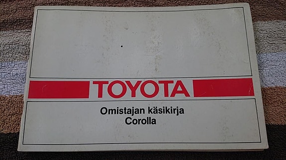 TOYOTA COROLLA - Omistajan käsikirja