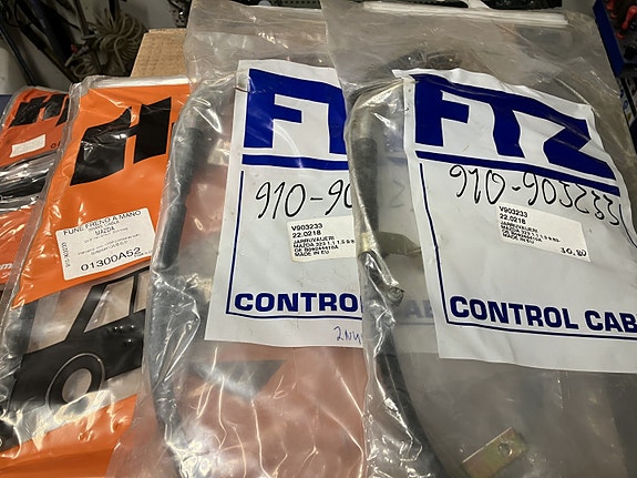 Mazda 323 BF Käsijarruvaijerit 85-89