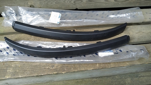 Ford Mondeo MK3 etupuskurin listat