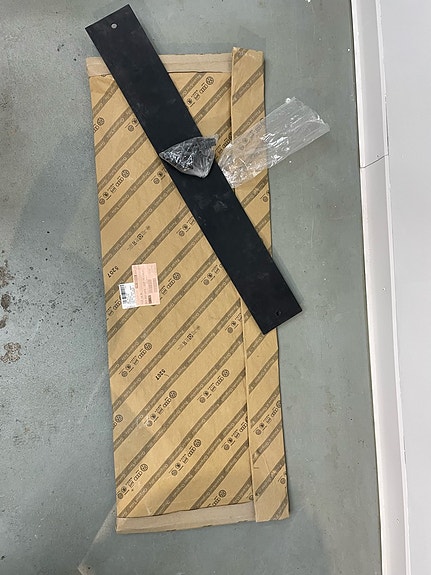 VW Passat highline puskurin kromilista, uusi
