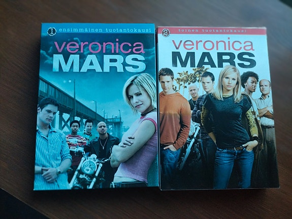 Veronica Mars kaudet 1 + 2 DVD:llä