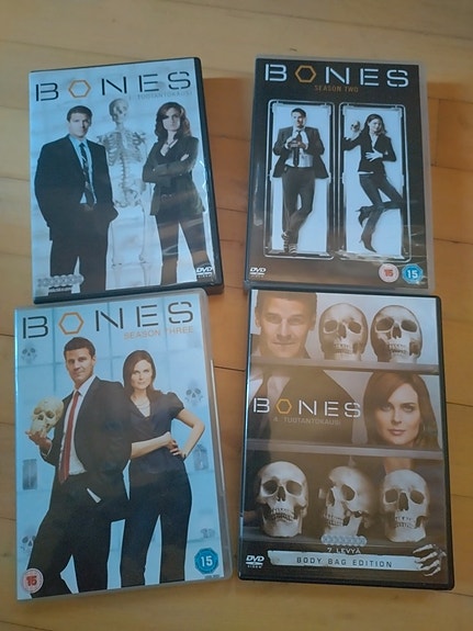 Bones kaudet 1-4 DVD:llä