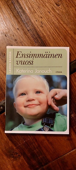 Ensimmäinen vuosi-kirja