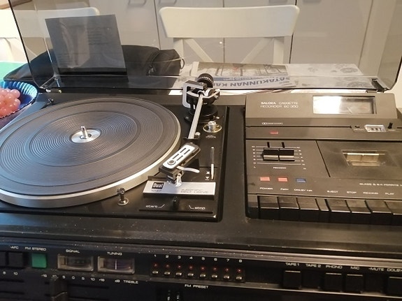 SALORA LP HI-FI STEREO 6000A yhdistelmäsoitin