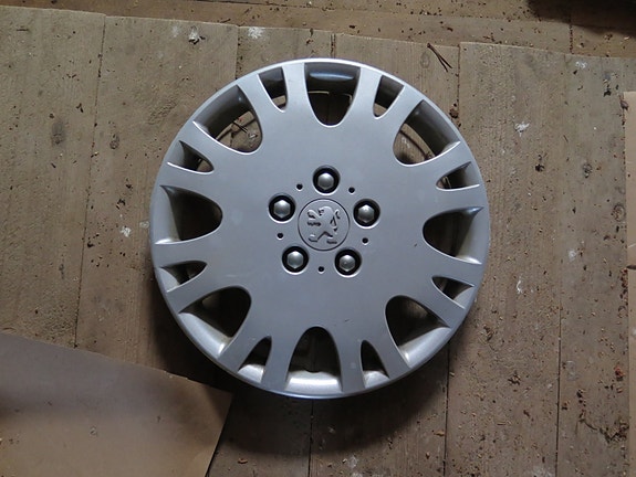 Peugeot pölykapselit 2 kpl.