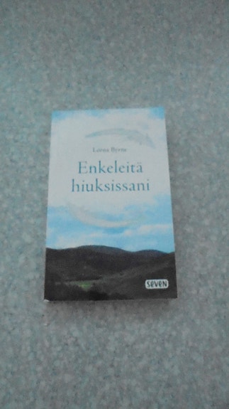 Lorna Byrne: Enkeleitä hiuksissani