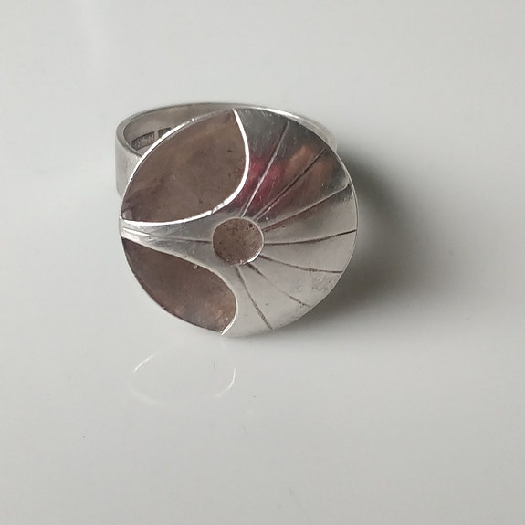 Nouto Helsingistä sopii Harvinainen hopeinen design sormus