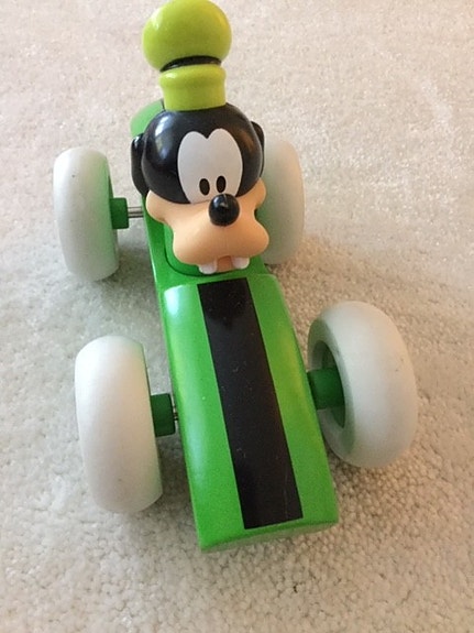 Brio vihreä kilpa-auto Hessu