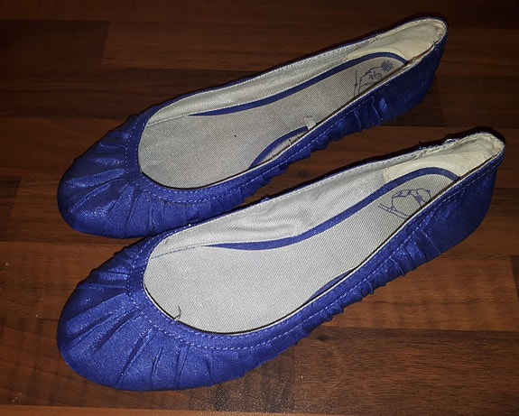 Siniset ballerinat 37