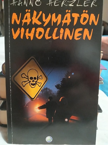 Näkymätön vihollinen - Hanno Herzler