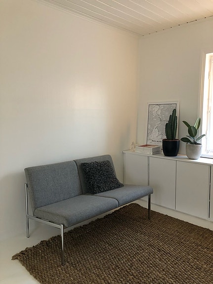 Artek Kiki 2-istuttava sohva, harmaa villa / kromi