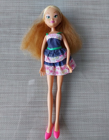Winx Club Flora nukke