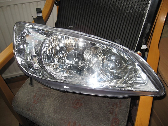 Honda Civic vm.2004-2005 sopivia osia," uusia"ja käytettyjä osia paljon