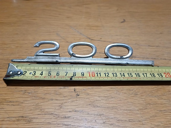 Mercedes-Benz vanha 200 merkki