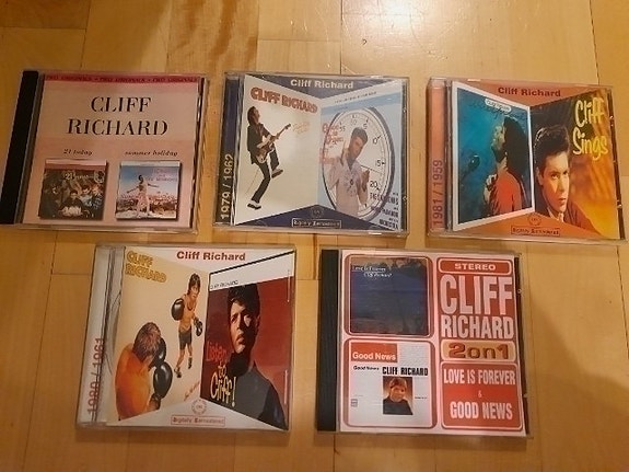 Cliff Richard CD 2on1 .Yksi levy ( 2 albumia ) maksa 6€.