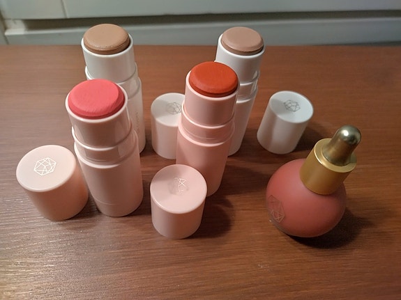 Em Cosmetics meikkejä
