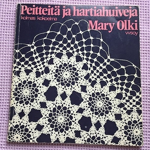 Virkkauskirja Peitteitä ja hartiahuiveja