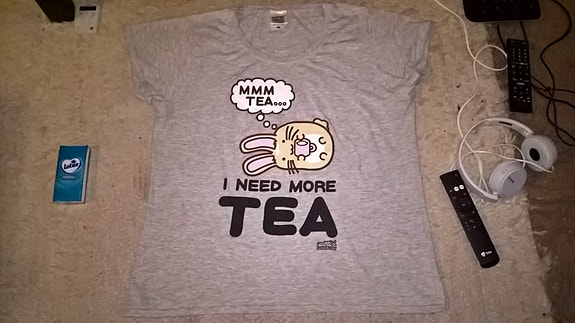 Naisten meleerattu harmaa fuzzballs I need more Tea T-paita