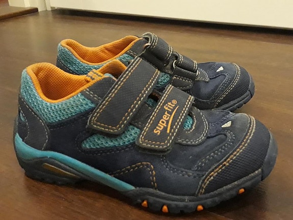 Superfit tummansiniset nahkalenkkarit koko 27
