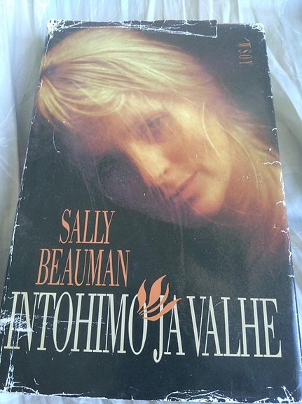 Intohimo ja valhe - Sally Beauman