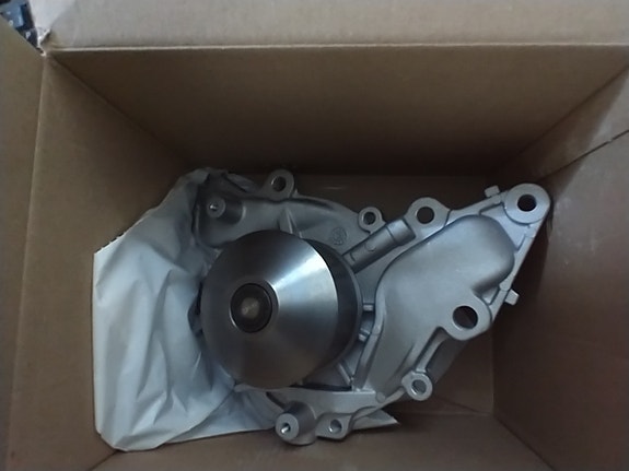 Mitsubishi Lancer V, Galant VII 1.6-2.5 96-04 vesipumppu