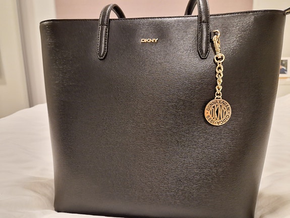 Elegant svart väska från Donna Karan New York