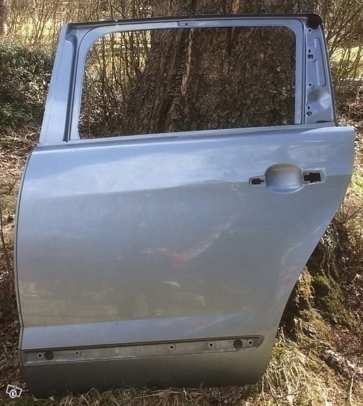 Peugeot 5008: vasen takaovi