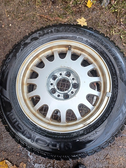 BMV aluvanteet 5x120 (ja hakkapeliitat 225/60/16)