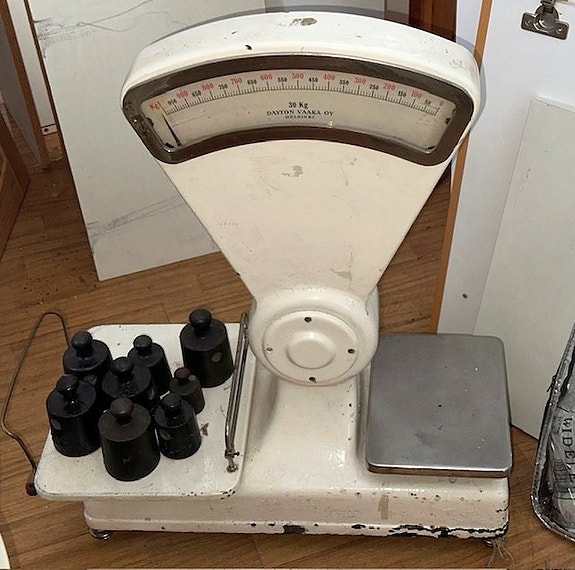 D.V.No.306 30 kg vaaka punnuksineen