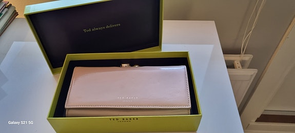 Ted Baker uusi lompakko