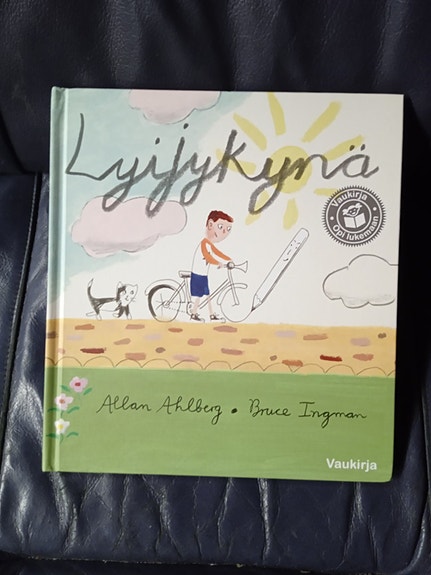 Lyijykynä lukematon kirja ( vau kirjakerho)
