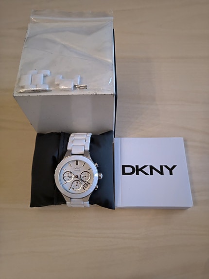 DKNY kello