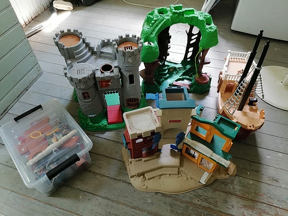 Fisher price leluja Linna, metsä,laiva ja länkkäri