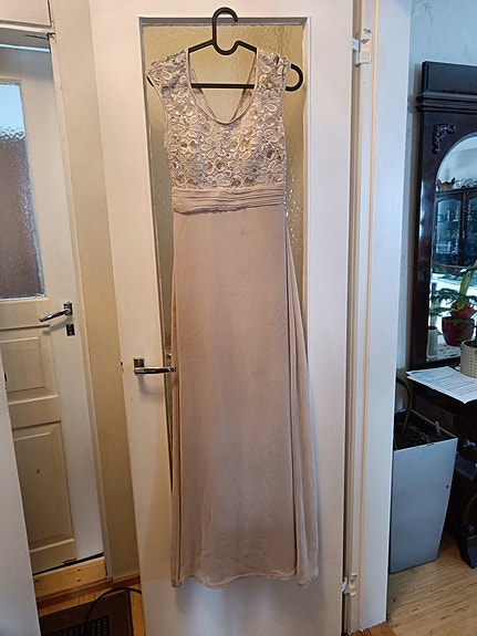 Beige pitkä juhlamekko, koko 36